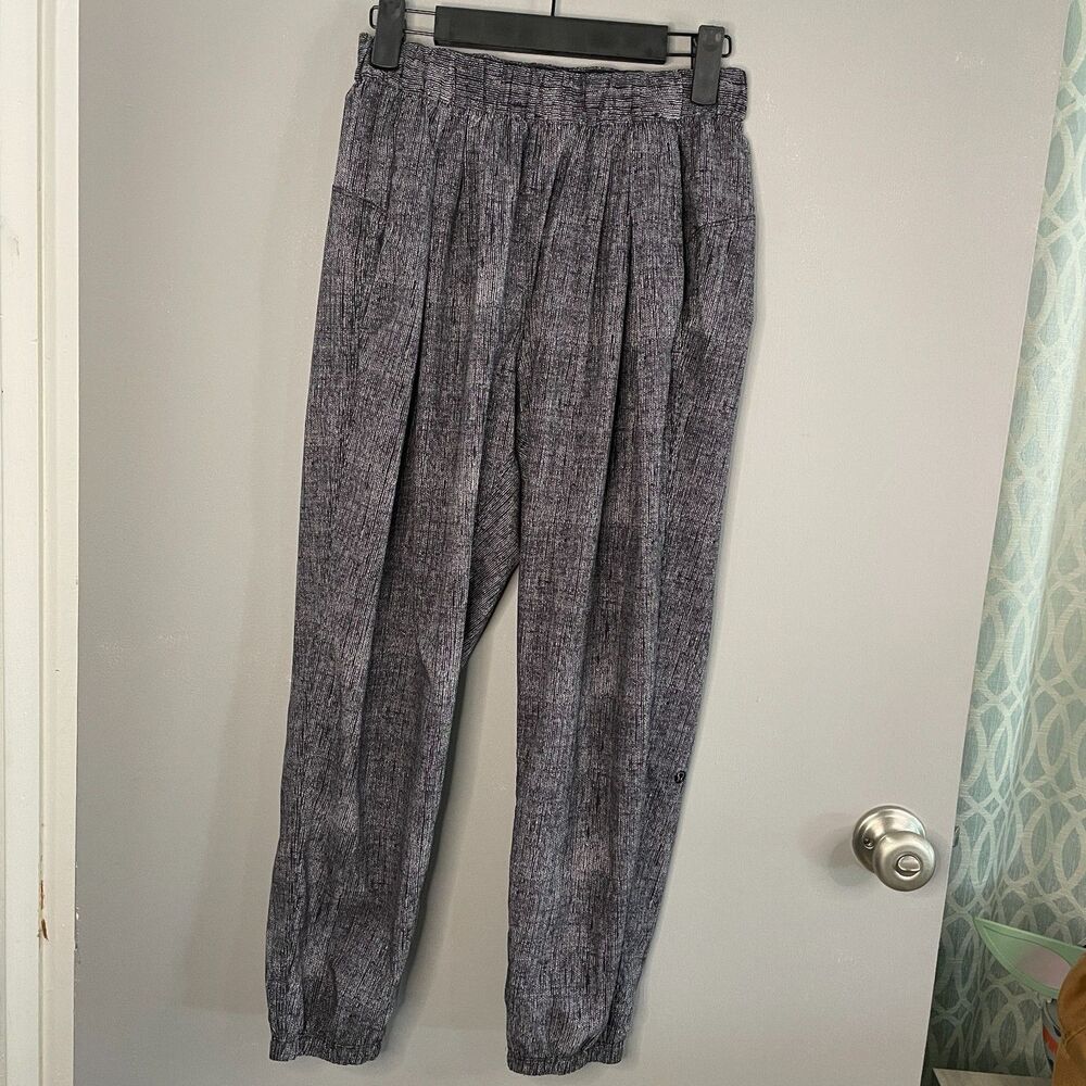 Lululemon Womens 4 Black/White Pull On Jogger Pants  25" Inseam Activewear